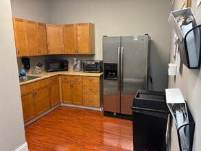 121 Anclote Blvd, Tarpon Springs, FL for lease Interior Photo- Image 2 of 7