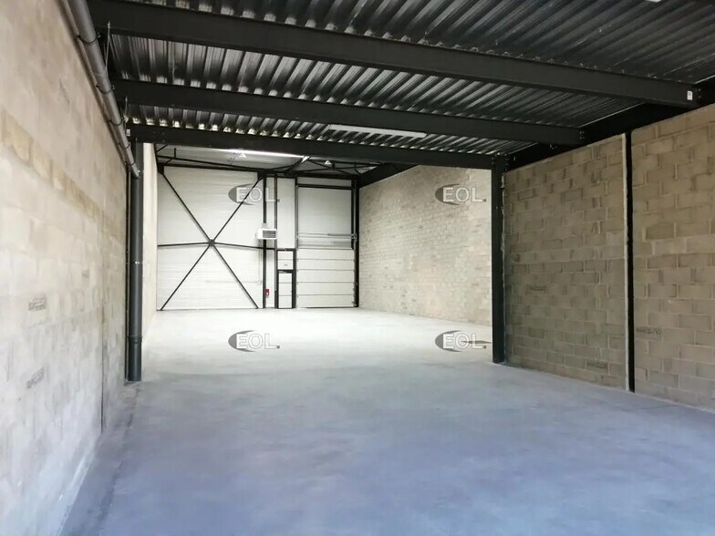 Flex in Marignane for sale - Building Photo - Image 2 of 4