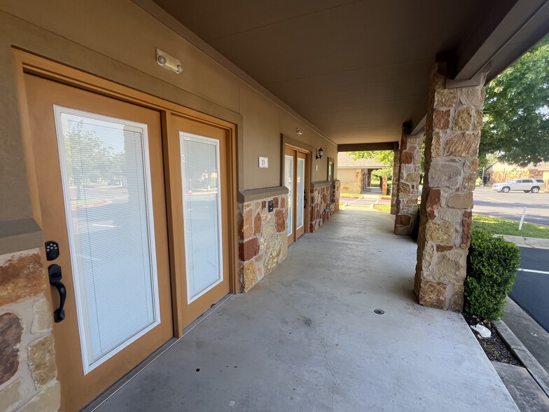 2851 Joe Dimaggio Blvd, Round Rock, TX for lease - Building Photo - Image 3 of 17