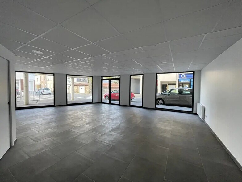 Retail in Évreux for sale - Interior Photo - Image 2 of 8