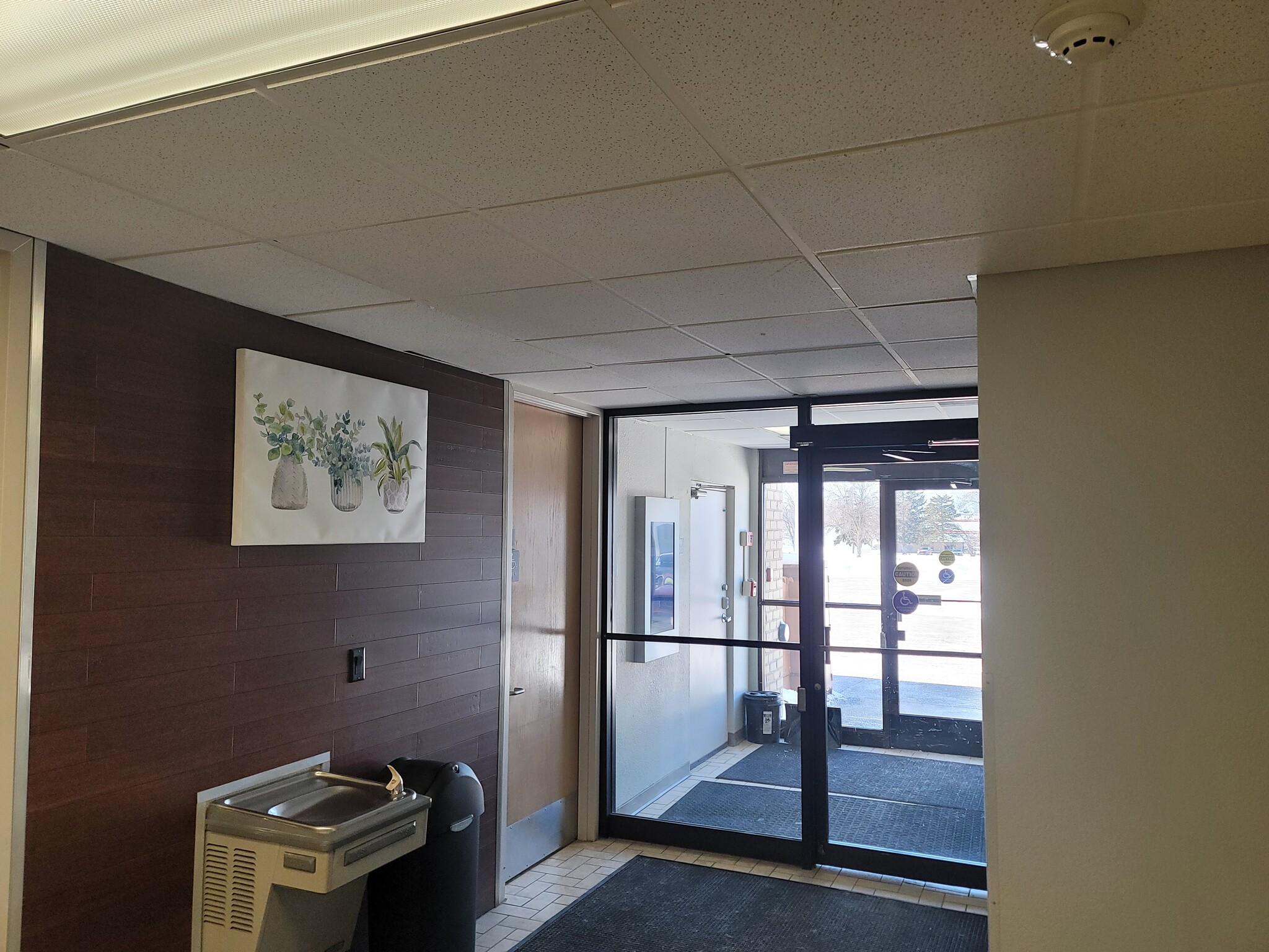 7362 NE University Ave W, Minneapolis, MN for lease Lobby- Image 1 of 14