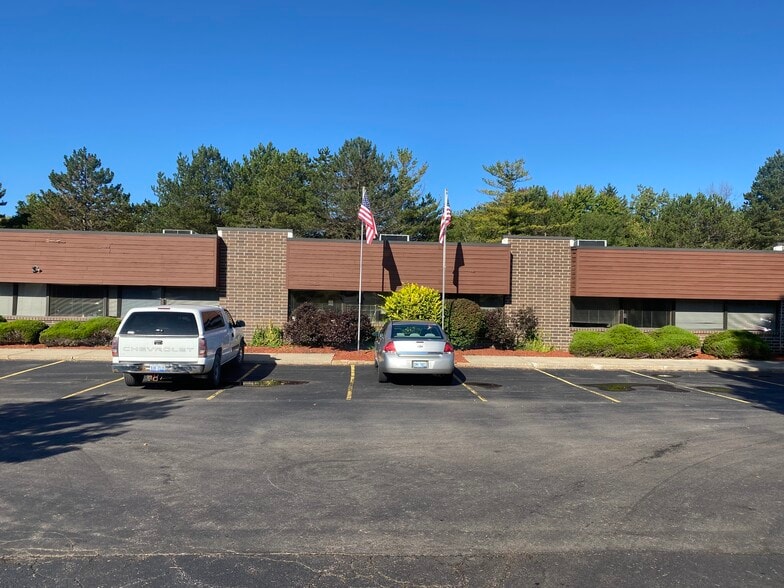 411 W Lake Lansing Rd, East Lansing, MI for lease - Building Photo - Image 2 of 15