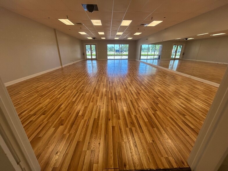 17051 Jean St, Fort Myers, FL for lease - Building Photo - Image 2 of 16