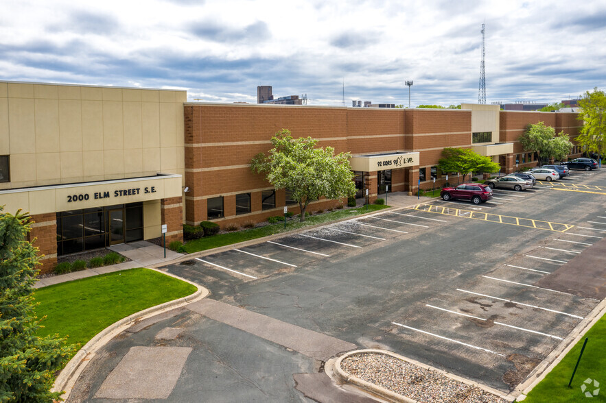 2000-2090 Elm St SE, Minneapolis, MN for lease - Primary Photo - Image 1 of 9