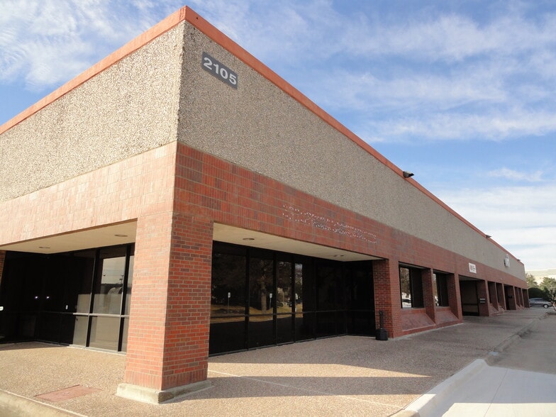 2109 Luna Rd, Carrollton, TX for lease - Building Photo - Image 1 of 5