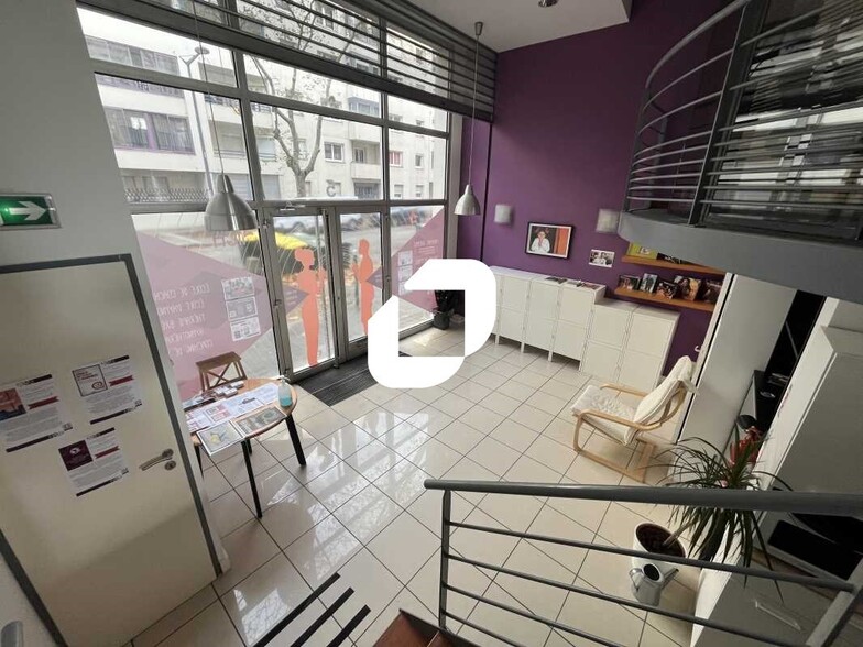 Office in Lyon for sale - Interior Photo - Image 3 of 12