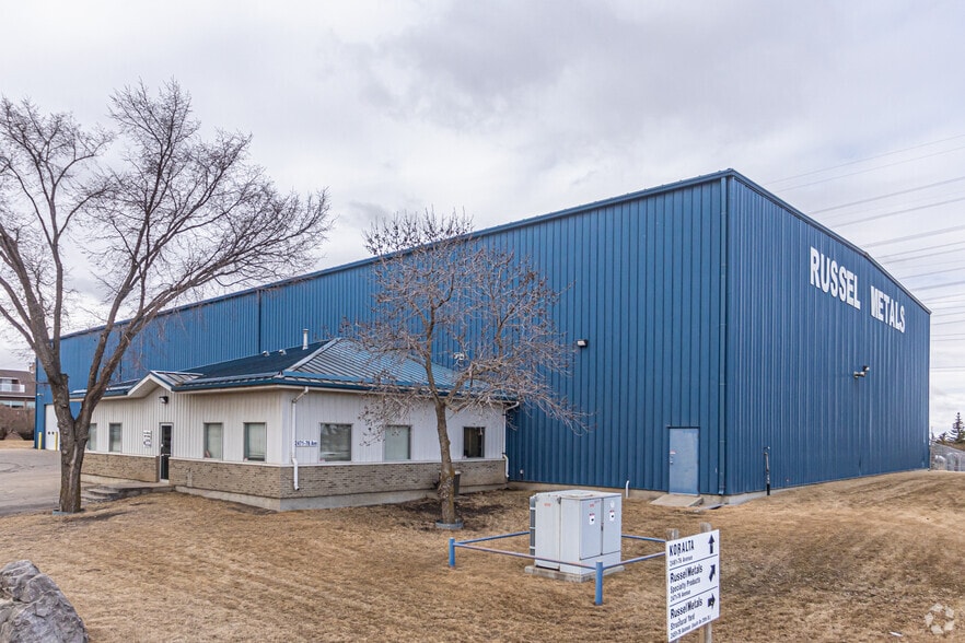 2461 76 Ave Edmonton, AB portfolio of 4 properties for sale on LoopNet.com - Primary Photo - Image 2 of 3