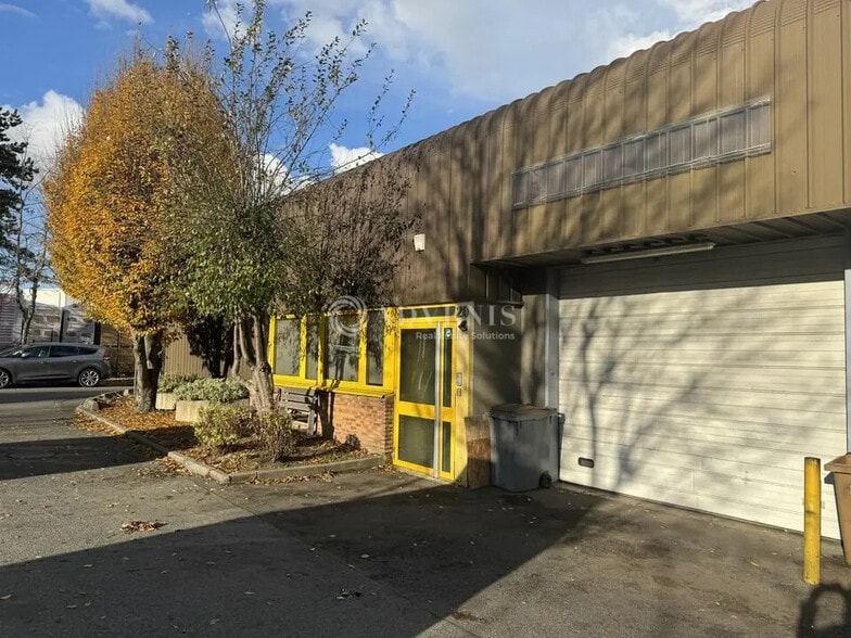 Flex in Le Blanc-Mesnil for lease - Building Photo - Image 1 of 6