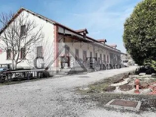 Industrial in Provins for sale - Building Photo - Image 2 of 5