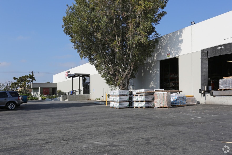 7261 Lampson Ave, Garden Grove, CA for lease - Building Photo - Image 3 of 4