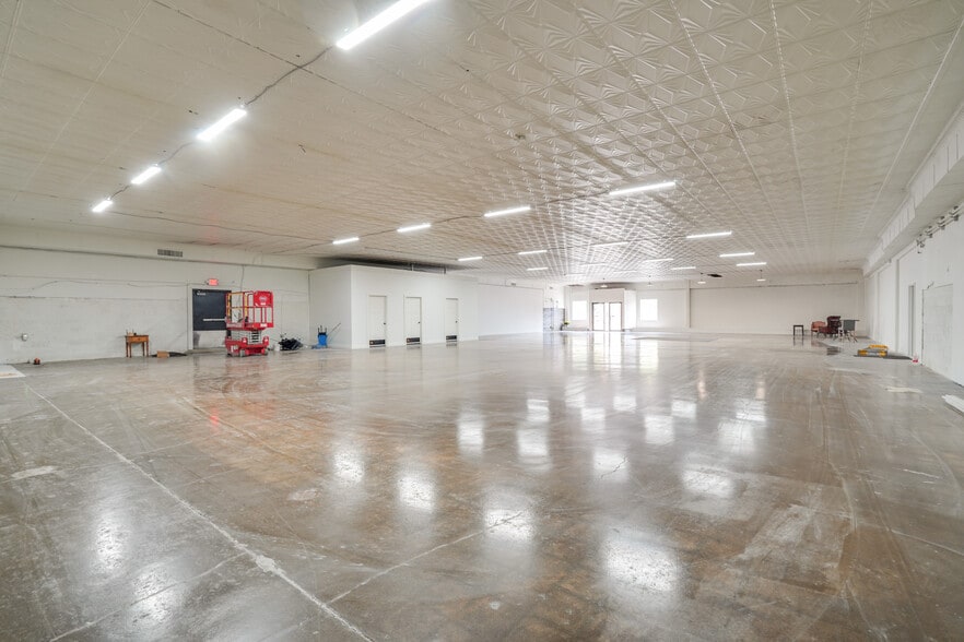 1776 S High St, Columbus, OH for lease - Interior Photo - Image 1 of 18