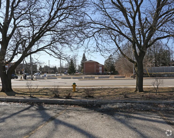 324 Speedvale Ave E, Guelph, ON for lease - Building Photo - Image 3 of 3