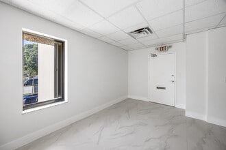 150 NW 70th Ave, Plantation, FL for lease Interior Photo- Image 1 of 9