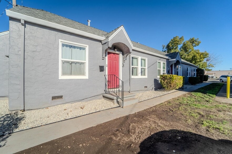 Oak and C St Multifamily Portfolio Sale portfolio of 2 properties for sale on LoopNet.com - Building Photo - Image 2 of 25