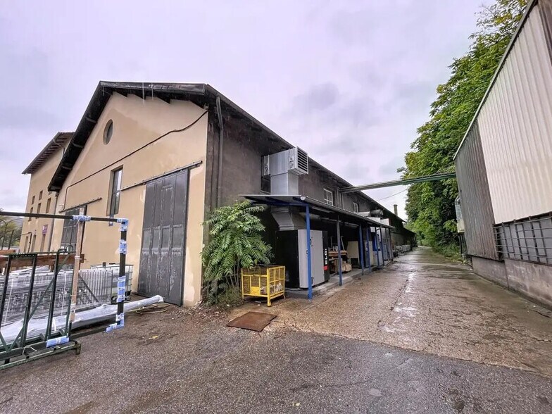 Flex in Neuville-sur-Saône for lease - Building Photo - Image 2 of 4