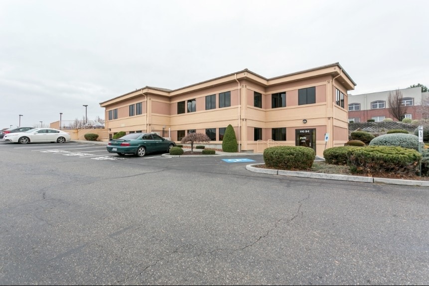 1110 N Center Pky, Kennewick, WA for lease - Primary Photo - Image 1 of 51