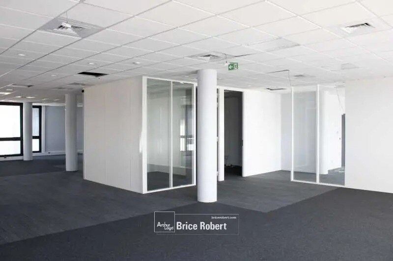 Office in Villeurbanne for lease Interior Photo- Image 1 of 5