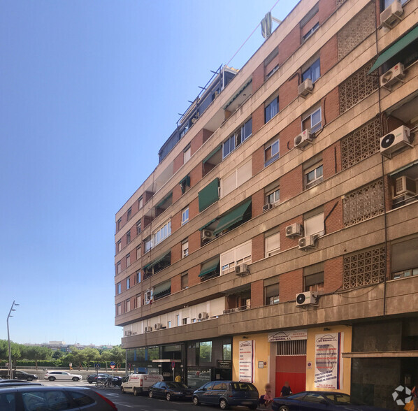 Calle De Eugenio Caxes, 1, Madrid, Madrid for lease - Building Photo - Image 2 of 2