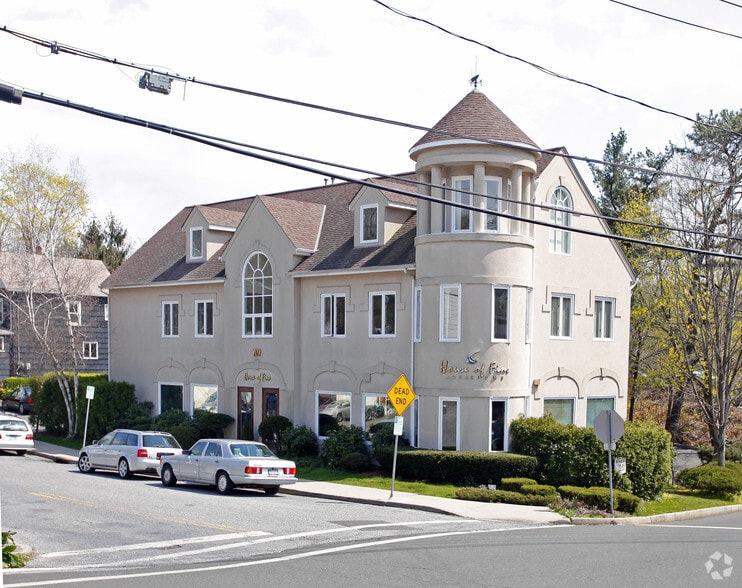 209 Bruce Park Ave, Greenwich, CT for lease - Primary Photo - Image 1 of 3