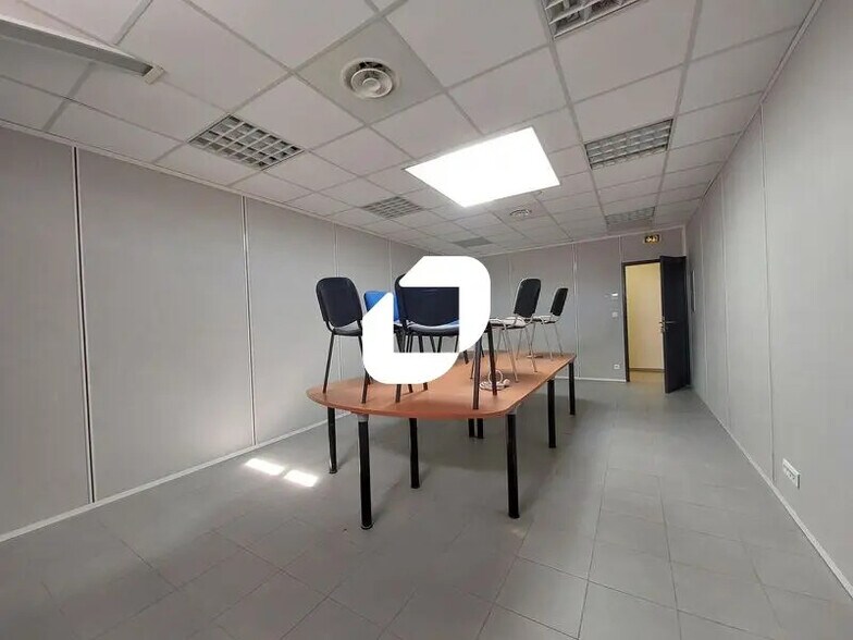 Office in Baillargues for lease - Interior Photo - Image 2 of 21