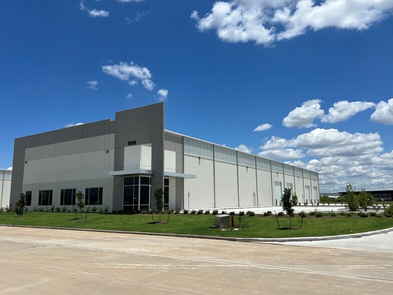 8840 Wedigo Pl, Houston, TX for lease - Building Photo - Image 2 of 4