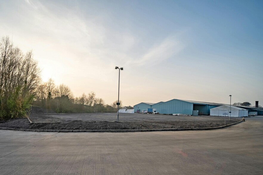 Yspitty Rd, Llanelli for lease - Building Photo - Image 3 of 11