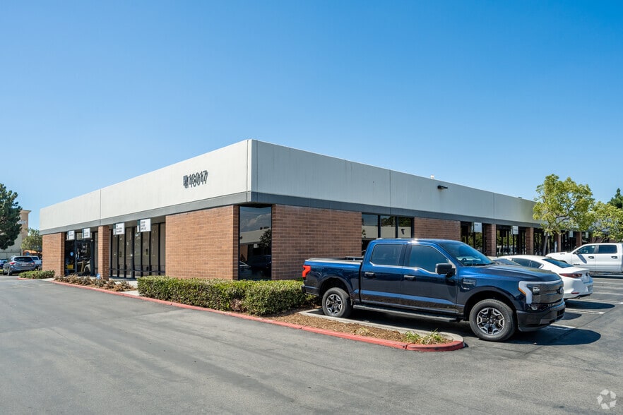 18017 Sky Park Cir, Irvine, CA for sale - Primary Photo - Image 1 of 1