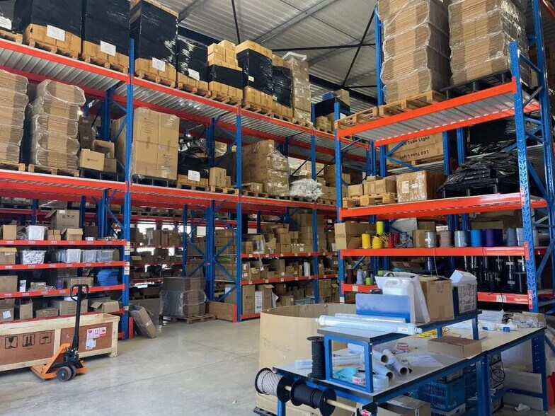 Office in Vendargues for lease - Interior Photo - Image 2 of 7