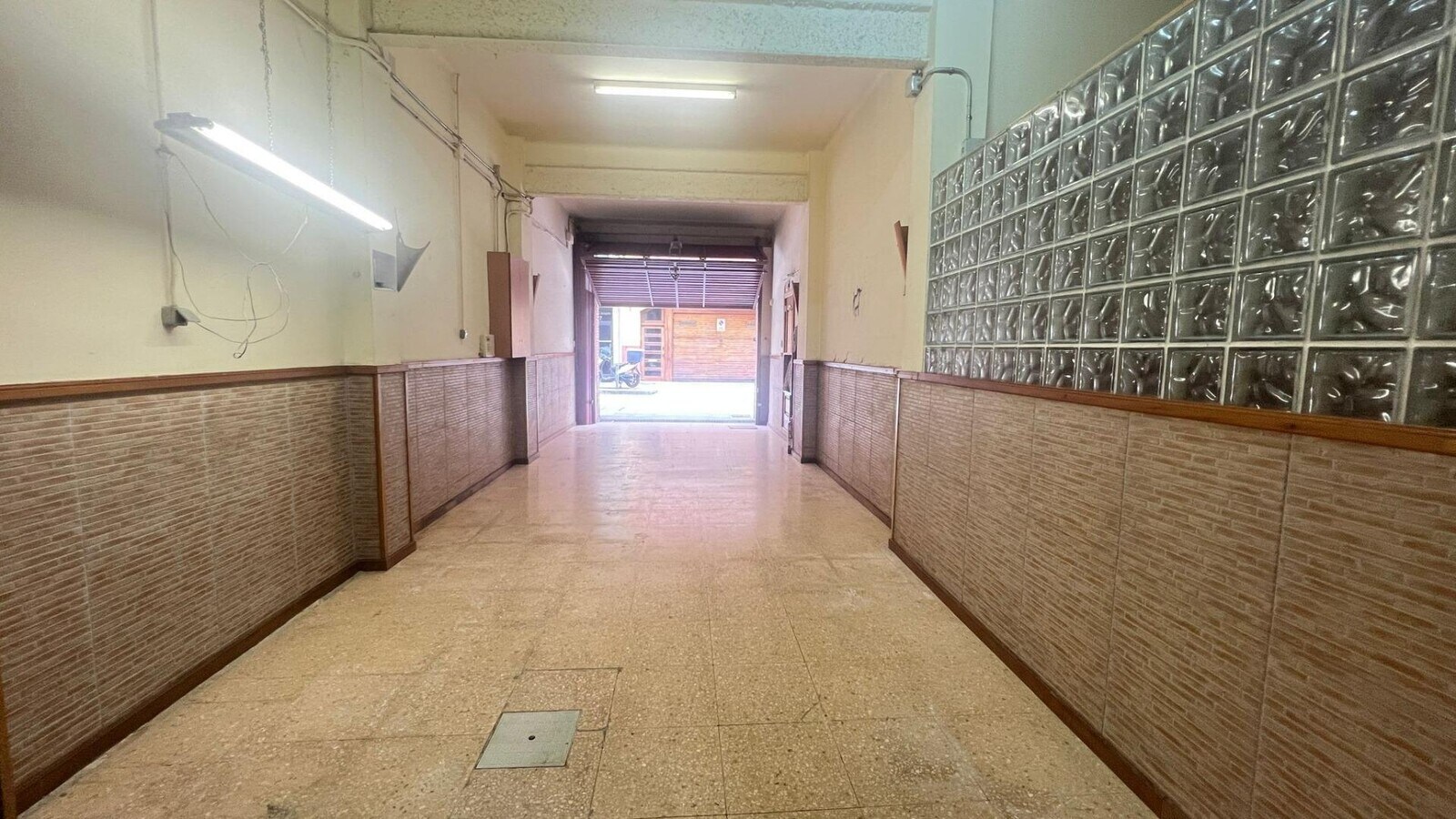 Santa Coloma de Gramenet, BAR 08921 -  -  - Interior Photo - Image 2 of 12