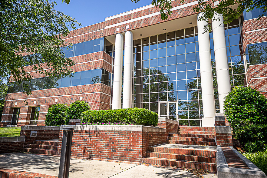 6320 Quadrangle Dr, Chapel Hill, NC for lease - Building Photo - Image 1 of 6