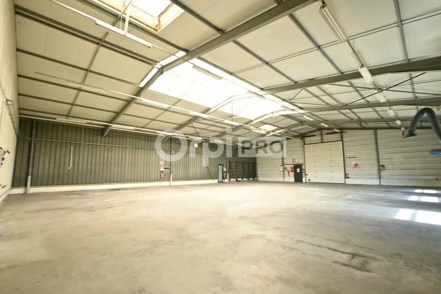 Office in Reyrieux for lease - Interior Photo - Image 3 of 10