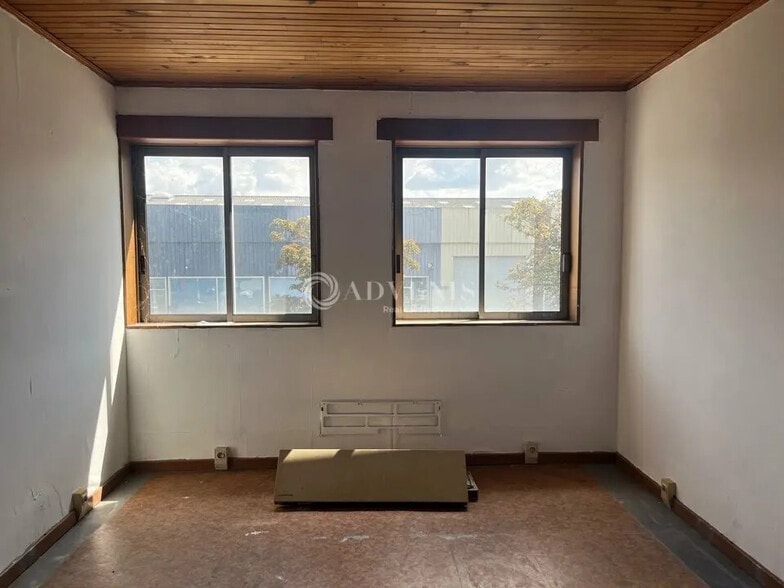 Flex in Chambray-lès-Tours for lease - Interior Photo - Image 3 of 6