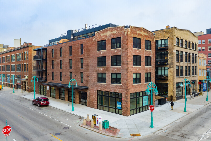 203 N Broadway, Milwaukee, WI for sale - Building Photo - Image 1 of 1