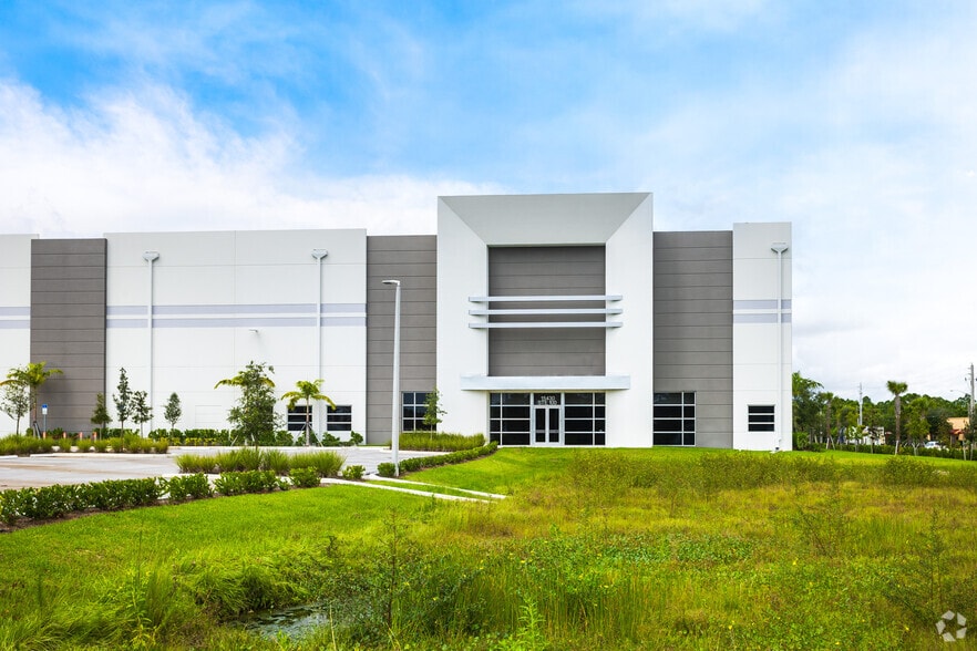 15430 Corporate Rd N, Jupiter, FL for sale - Building Photo - Image 2 of 3