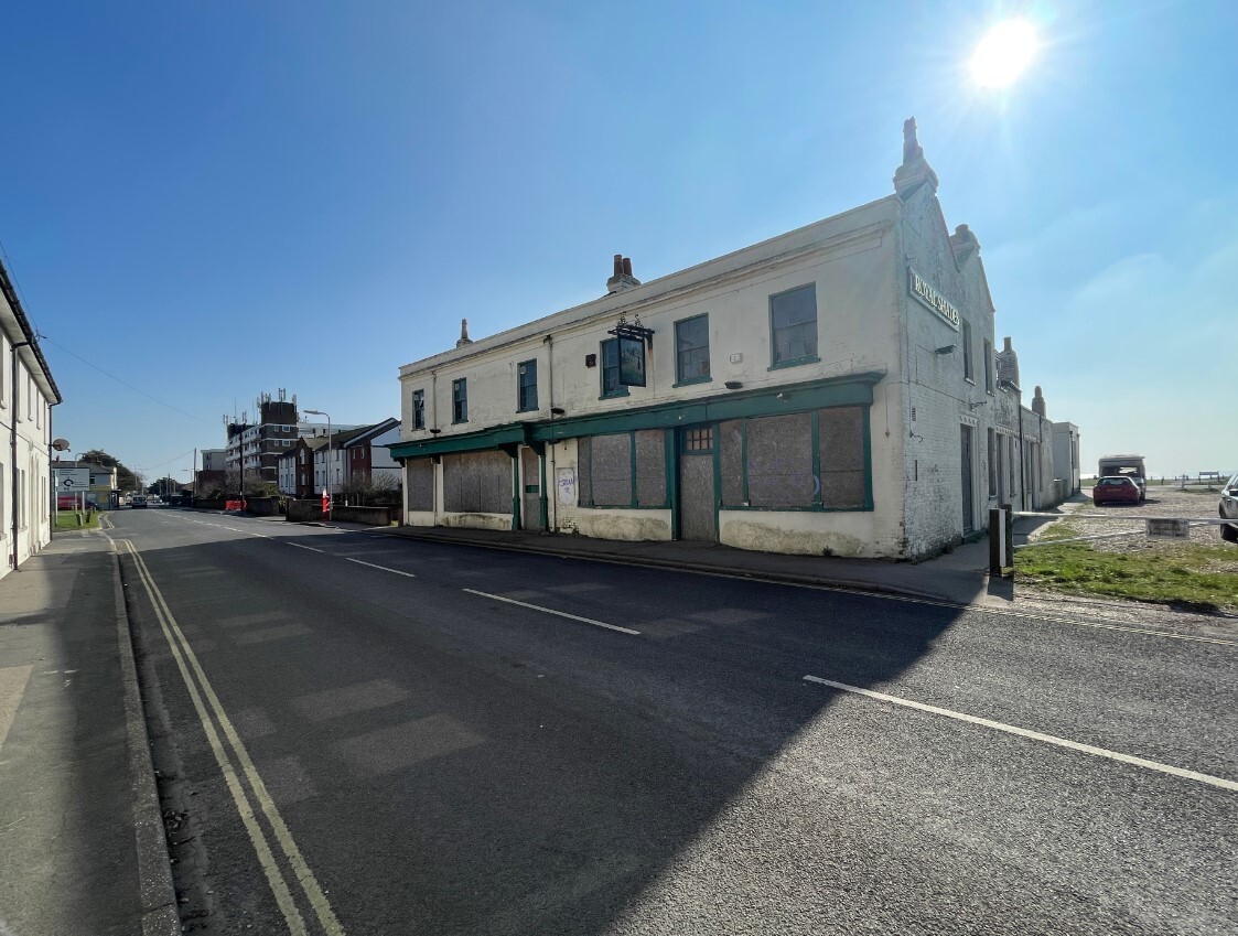 27-29 Sea Front, Hayling Island for sale Building Photo- Image 1 of 2