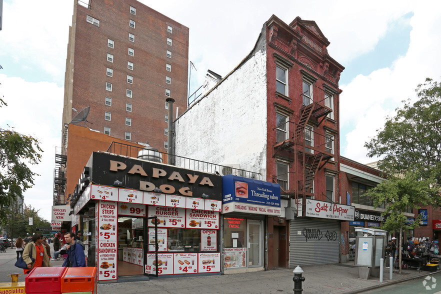 239-241 First Ave, New York, NY for lease - Primary Photo - Image 1 of 2