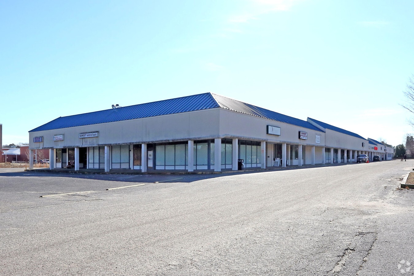 23072425 Bainbridge Blvd, Chesapeake, VA 23324