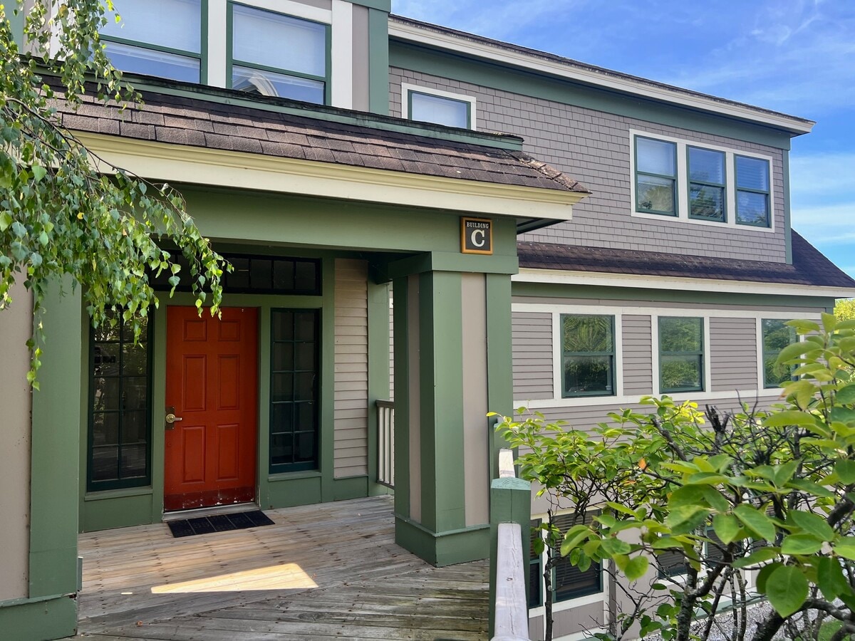 1233 Shelburne Rd, South Burlington, VT 05403 - Unit C-4 - - Interior Photo - Image 1 of 6