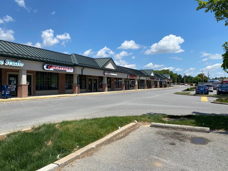 440-490 N Main St, Spring Grove, PA for lease - Building Photo - Image 3 of 6