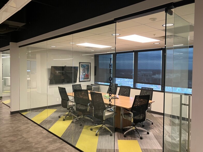 112 W Center St, Fayetteville, AR for sale - Building Photo - Image 2 of 32