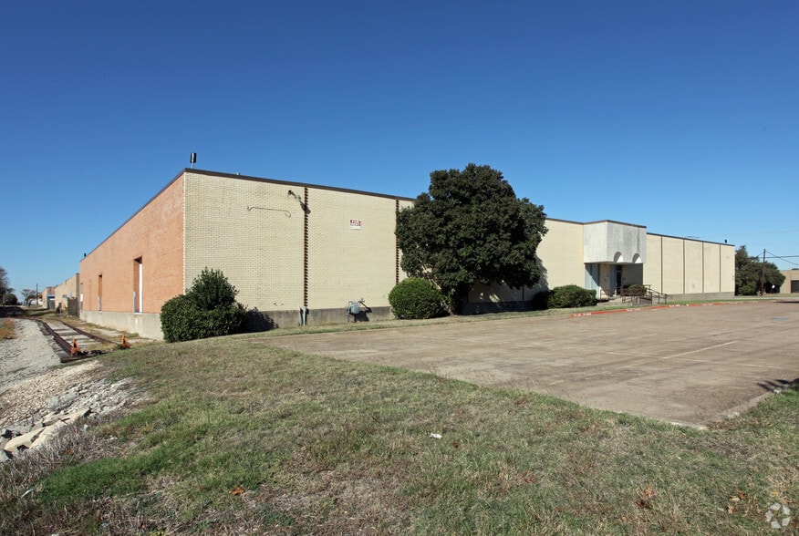 4707 S Westmoreland Rd, Dallas, TX for lease - Building Photo - Image 1 of 8