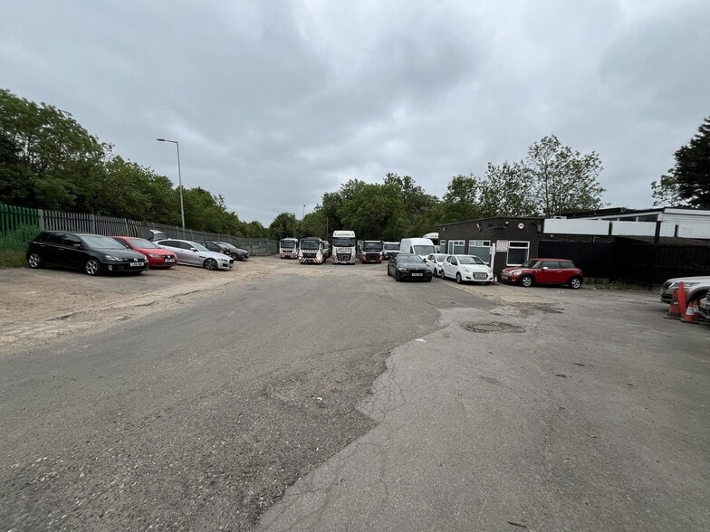 Barnet Bypass, South Mimms for lease - Building Photo - Image 2 of 7