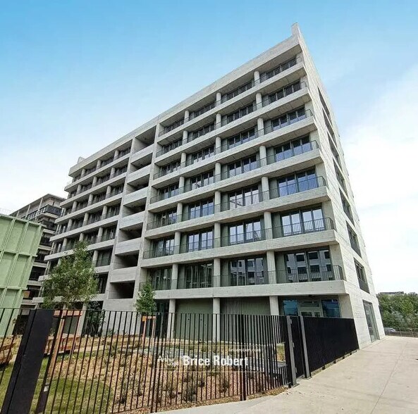 Office in Lyon for lease - Building Photo - Image 1 of 3