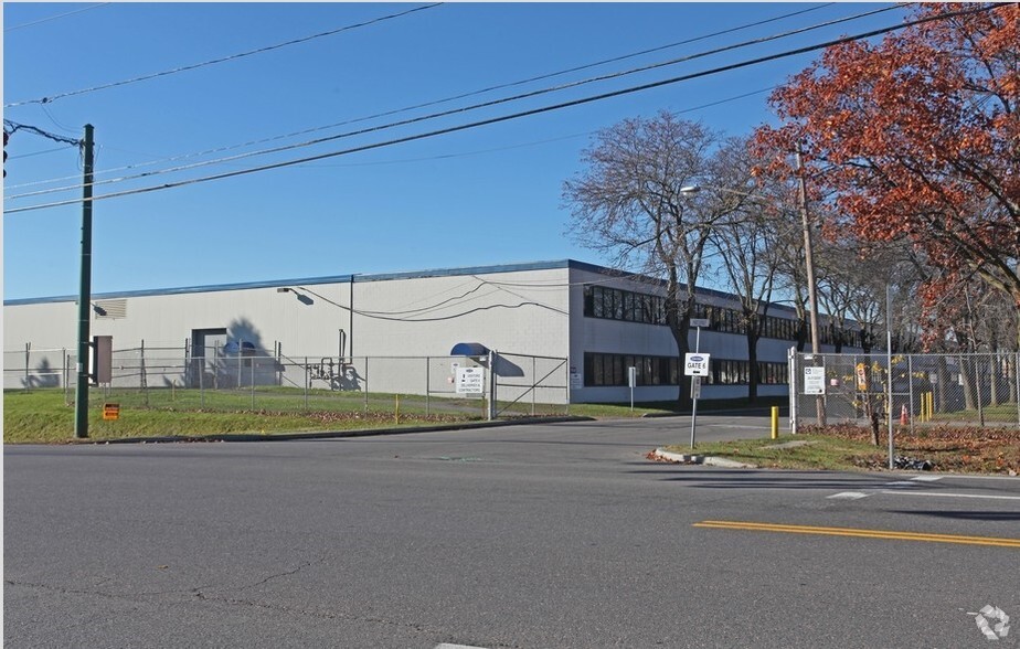 6304 Carrier Pky, East Syracuse, NY for sale - Primary Photo - Image 1 of 1