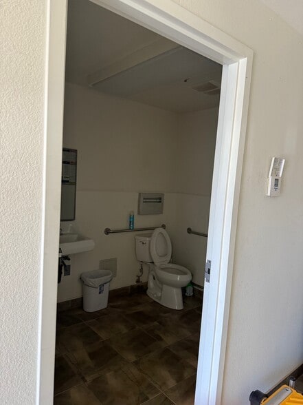 56310 Pima Trl, Yucca Valley, CA for lease - Building Photo - Image 3 of 19