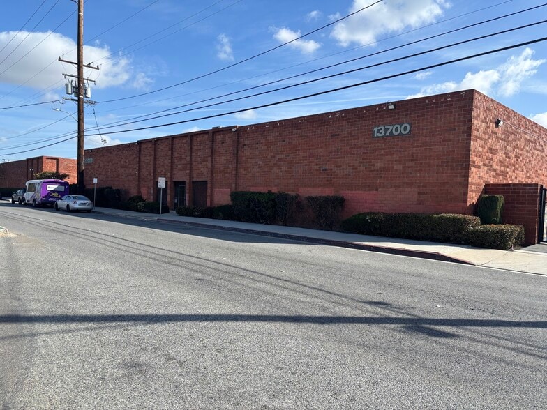 13700 Crenshaw Blvd, Gardena, CA for sale - Building Photo - Image 1 of 14