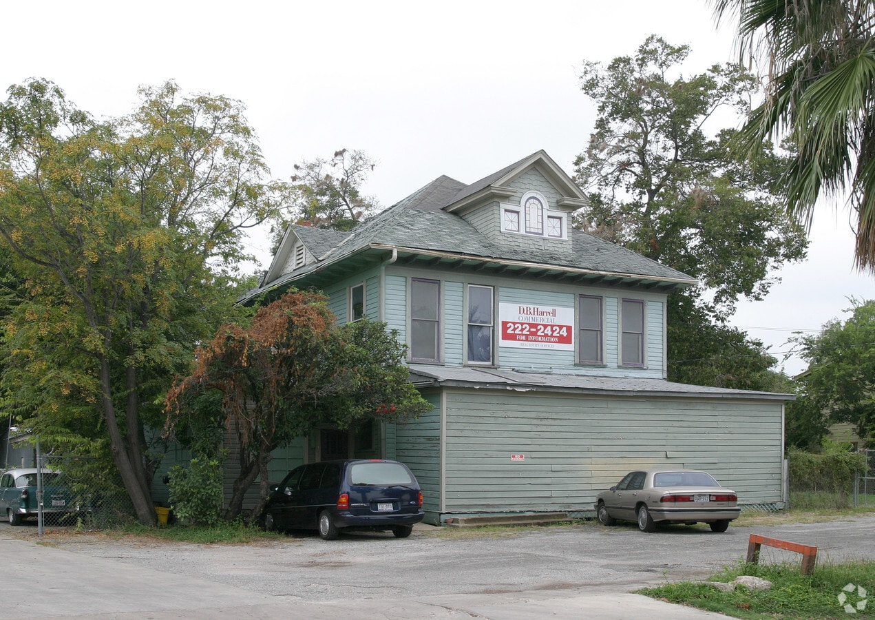 715 Camden St, San Antonio, TX 78215