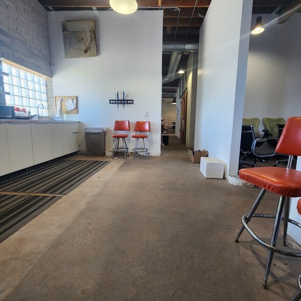 2315 E Washington St, Phoenix, AZ for lease - Building Photo - Image 3 of 14