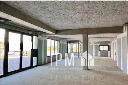 Retail in Rognac for sale - Interior Photo - Image 2 of 4