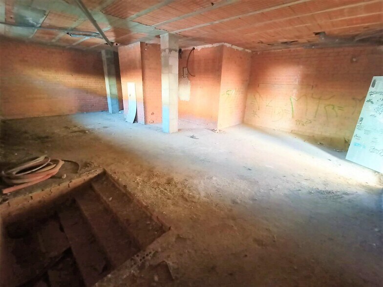 Retail in Cáceres, Cáceres for lease - Building Photo - Image 2 of 4